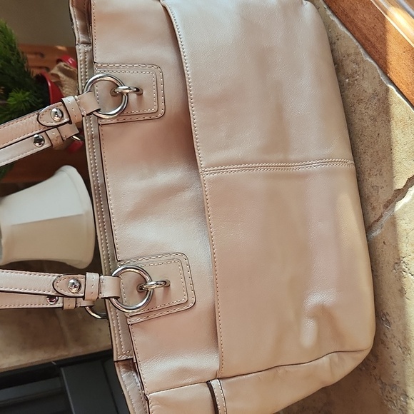 Coach Beige Leather Shoulder Bag - Picture 2 of 16